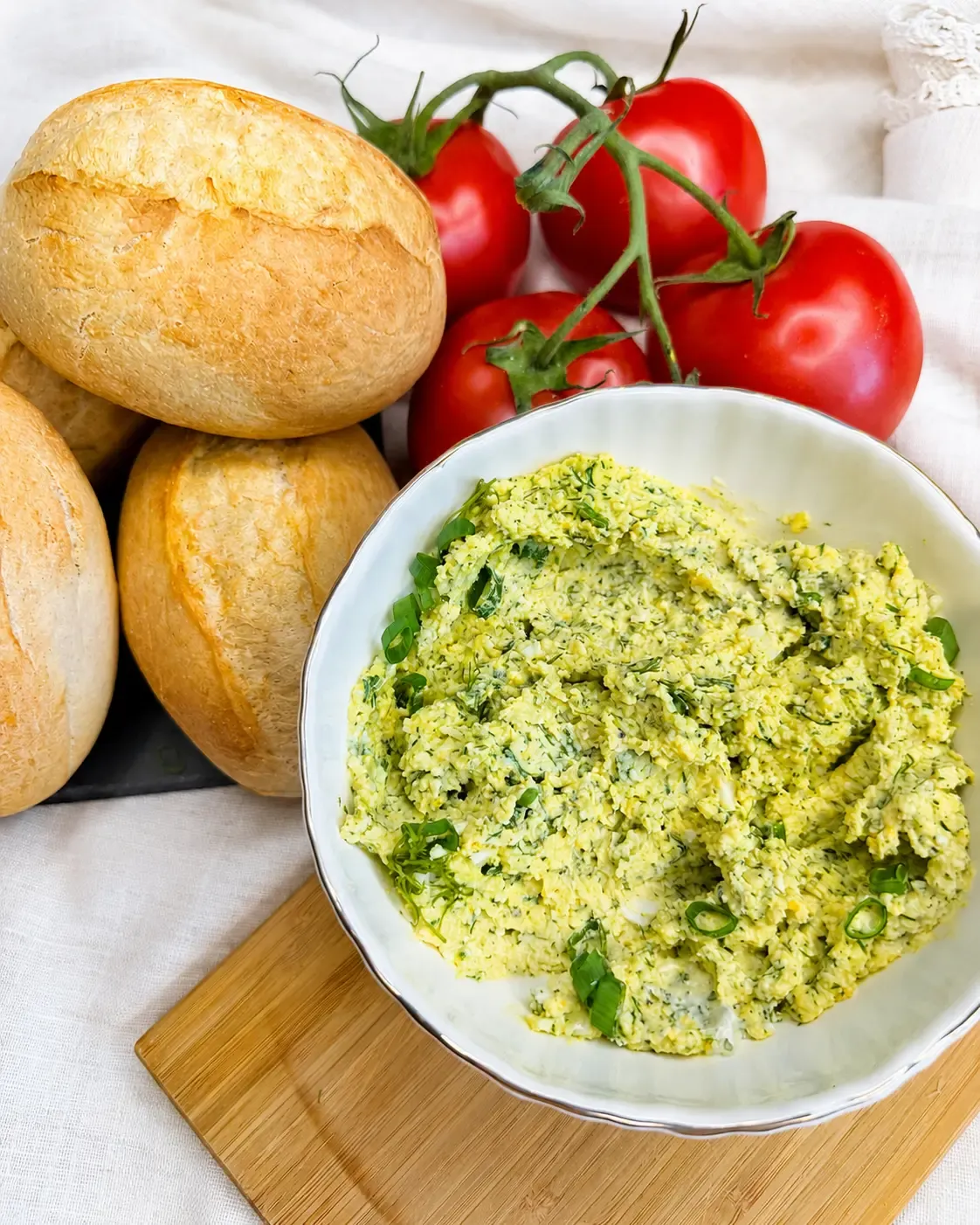 Pasta Jajeczna na kanapki ze szczypiorkiem koperkiem i serem gouda najlepszy przepis Michał Gotuje