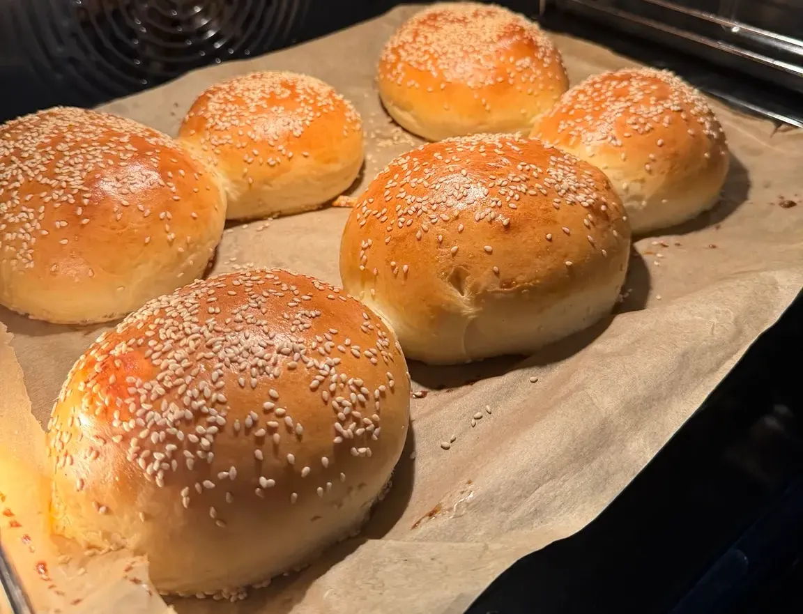 Miekkie bulki do burgerów z dodatkiem ziemniaków